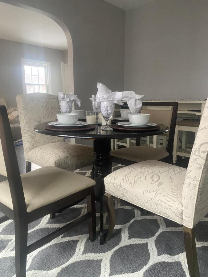 Cozy, Upstairs Apartment Pets Welcome With Fee Family Friendly Close To Everything Cleveland Buitenkant foto