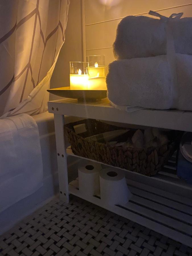 Cozy, Upstairs Apartment Pets Welcome With Fee Family Friendly Close To Everything Cleveland Buitenkant foto