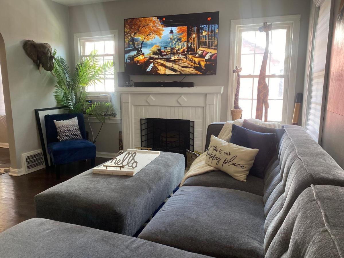 Cozy, Upstairs Apartment Pets Welcome With Fee Family Friendly Close To Everything Cleveland Buitenkant foto